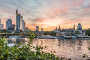 Blick-vom-Mainufer-Stadtteil-Sachsenhausen_Copyright-visitrhinemain_Udo-Bernhart